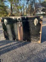Antique Rustic Trunk Chest Storage / Beautiful Rustic Coffee Table