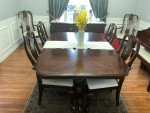 Dining room table / buffet