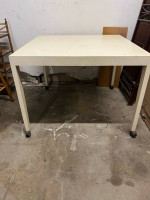 Table/ work bench with wheels