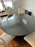 ROUND GLASS DINING ROOM TABLE
