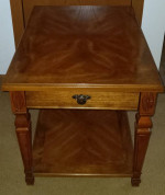 Beautiful Mid-century Bernhardt British Colonial Style End Table