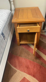 1 Wood bed Nightstand end table mesita de noche/mesa