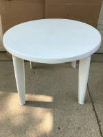 38" round resin patio table with 5 chairs