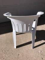 38" round resin patio table with 5 chairs