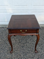 High End Hekman Queen Anne Style Side Table with Drawer