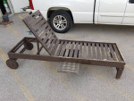 Chatham Mahogany Wheeled Single Chaise Lounger w/Slide Out Table