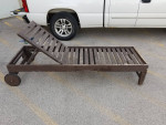 Chatham Mahogany Wheeled Single Chaise Lounger w/Slide Out Table