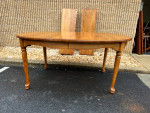 Cushman Colonial Furniture Solid Maple Dining Table with 2 Leaves