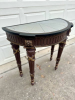 NEOCLASSICAL STYLE GILT DECORATED CONSOLE TABLE IN EXCELLENT CONDITION!