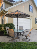 Outdoor Patio Table & Chairs