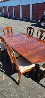 Henkel Harris table and 8 Kincaid chairs (free delivery)