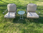 Beautiful Bistro Set 2 Chairs and Side Table **