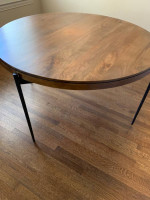 Hekman round dining table