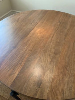 Hekman round dining table