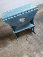 Drop leaf side table