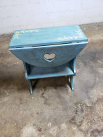 Drop leaf side table