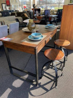 Dane Pub Table w/Chairs