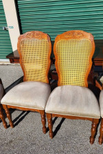 Dining Room Table and 6 Chairs