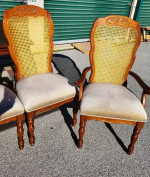 Dining Room Table and 6 Chairs