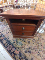 BROYHILL NIGHTSTAND/SIDE TABLE FOR SALE