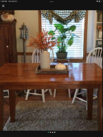 Kitchen table with built in leaf,reduced