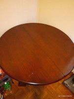 Round/oval dining table w/four chairs