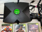 MICROSOFT ORIGINAL XBOX CONSOLE CONTROLLER AND 3 GAMES