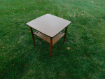 Baumritter square end table 22 x 22 Formica