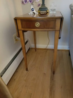 Baker Furniture Drop Leaf table