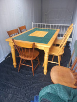 Im selling a dining table with 6 chairs