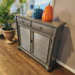 GORGEOUS BROYHIL TABLE CABINET EXCELLENT CONDITION, DISTRESSED ACCENT