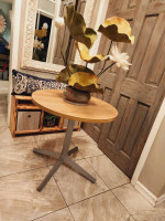 GORGEOUS ROUND ENTRANCE TABLE / BISTRO TABLE