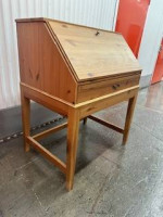 COMPUTER / WRITING TABLE, SOLID WOOD, NEW INPLASTIC