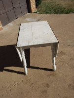 Drop leaf table