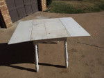 Drop leaf table