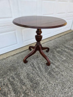 Ethan Allen georgian court round cherry side accent table