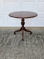 Ethan Allen georgian court round cherry side accent table