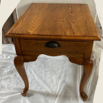 Broyhill side / end table with drawer