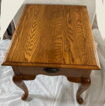 Broyhill side / end table with drawer