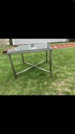 Glass table metal legs 28”x28”x22” tall. Great condition very small ch