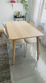 Set Of Light Wood Dinner Table With 4 Light Cream Chairs