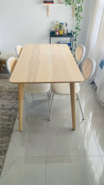 Set Of Light Wood Dinner Table With 4 Light Cream Chairs