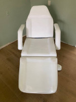 Esthetician Adjustable Spa Chair converts to Massage Table