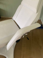 Esthetician Adjustable Spa Chair converts to Massage Table