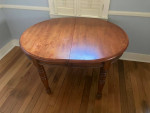 Table w/ 2 leafs