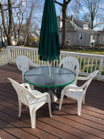outdoor table and chairs