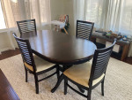 Beautiful table and 4 chairs