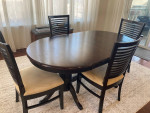 Beautiful table and 4 chairs