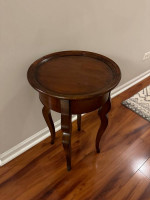Ethan Allen Round Wood Accent / End / Side Table
