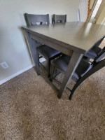 Counterheight Dining Table with 4 chairs